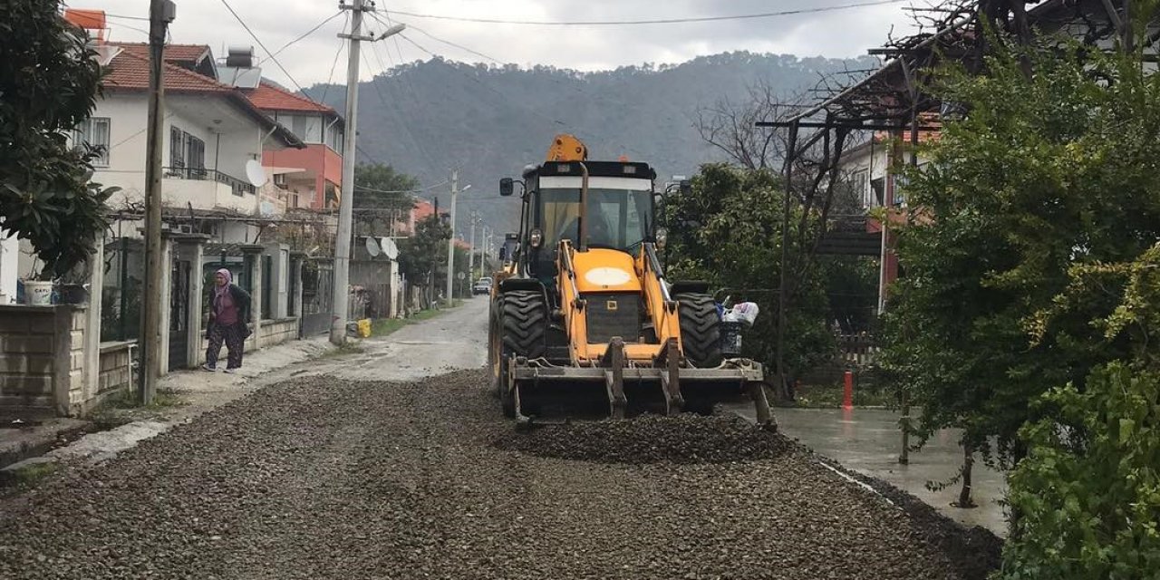 Ortaca’da yol bakım çalışmaları devam ediyor