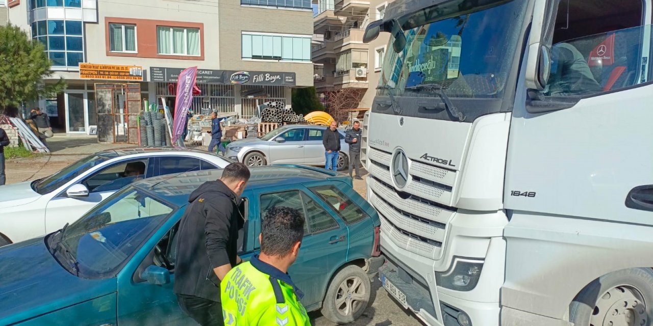 Milas çevreyolunda otomobil ile tır çarpıştı