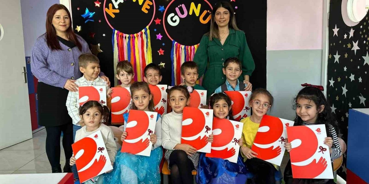 Efelerin minikleri karnelerini aldı