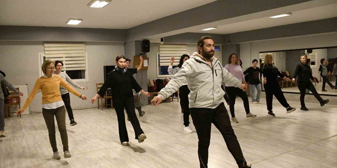 Kuşadası Belediyesi Dans Sanatları Akademisi Spor Kulübü açıldı