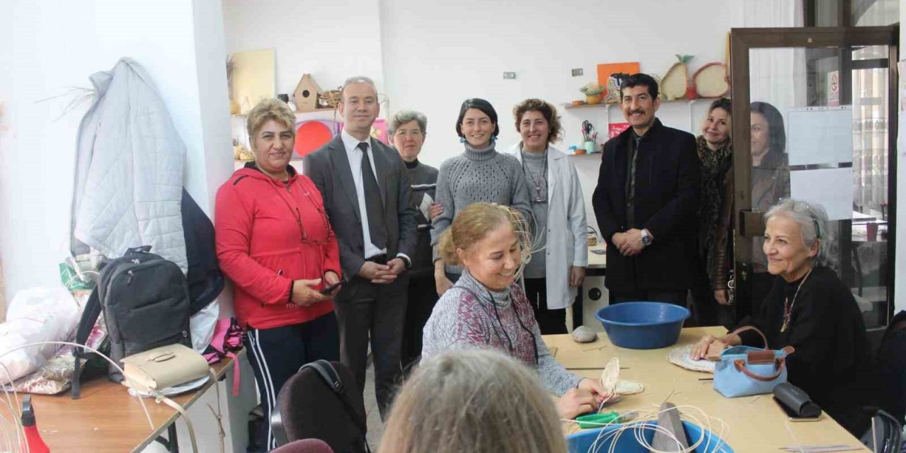 Kaymakam Maslak Halk Eğitim Merkezi’ndeki çalışmaları inceledi
