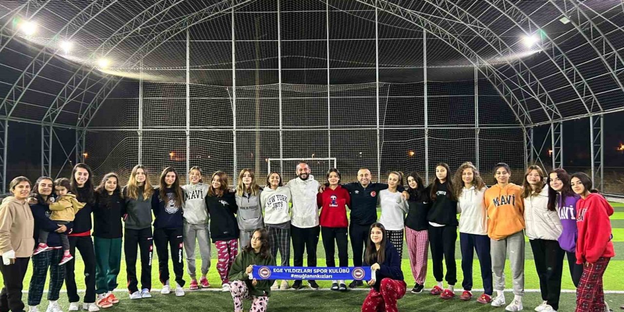 Muğla’nın U16 kızları Hokey takımı ilk maçını kazandı