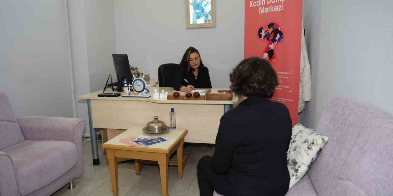 Marmaris’te Kadın Danışma Merkezi vatandaşların yanında olmayı sürdürüyor