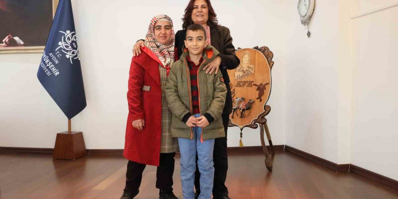 Başkan Çerçioğlu ilkokul öğrencisi Öz’ü ağırladı