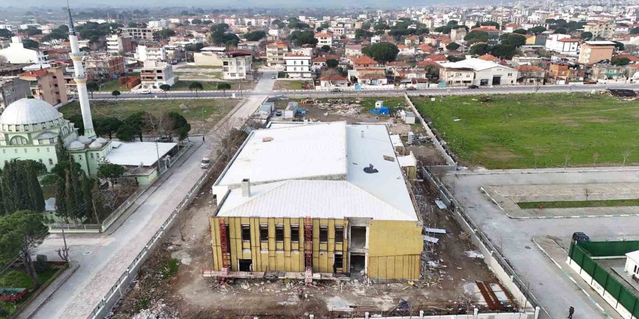 Bergama’nın yeni Gençlik Merkezi yapımında sona gelindi