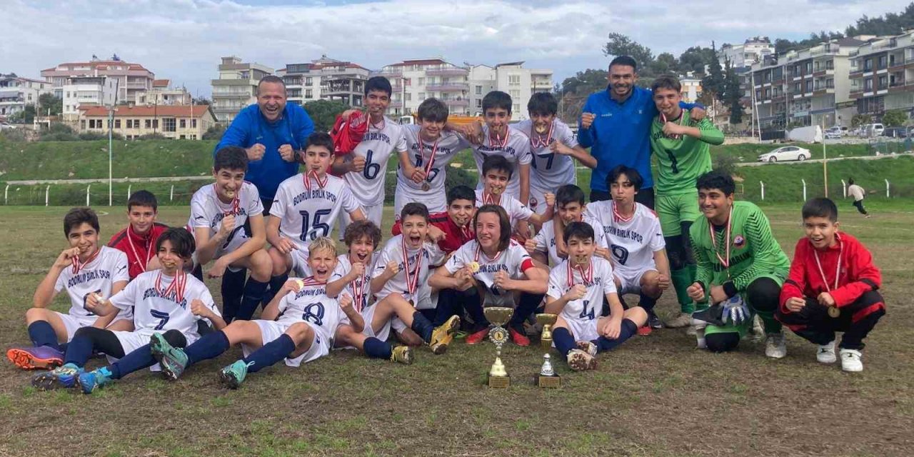 Bodrum Birlikspor U-16 ve U-14 liginde şampiyon oldu
