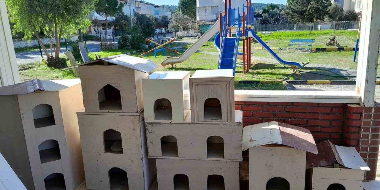 Akbük’te sokak hayvanları için anlamlı yardım