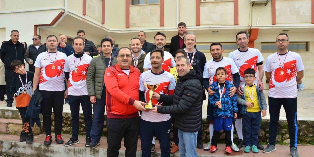 Tarım ve orman personeli 100. Yıl Futbol Turnuvasında boy gösterdi