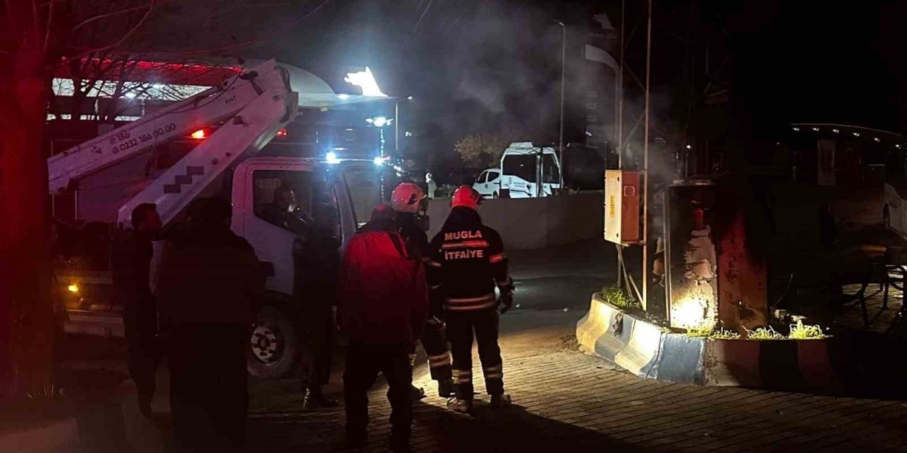 Milas’ta elektrik trafosu patladı