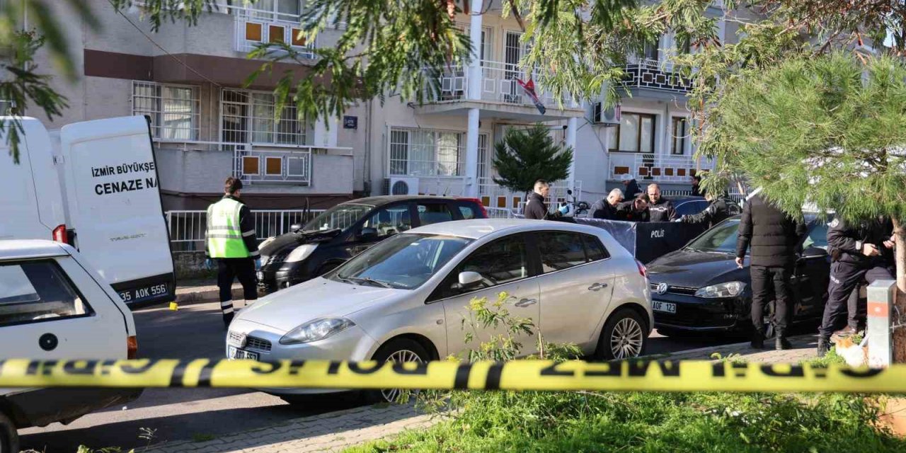 İzmir’de korkunç olay: Karısını yaralayan öğretim görevlisi, çocuğunu ve kayınvalidesini öldürüp intihar etti. Yaralı öğretim görevlisi kadın hastaneye kaldırıldı.