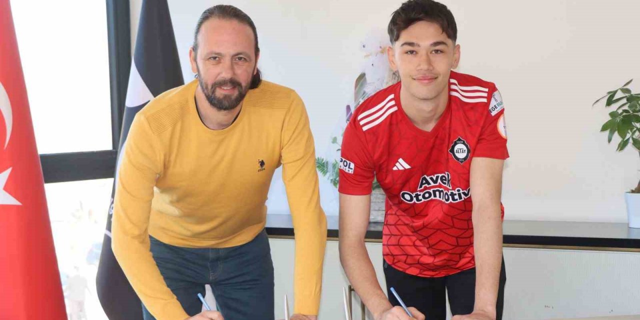 Altay, 2005 doğumlu Ulaş Hasan Özçelik ile profesyonel sözleşme imzaladı