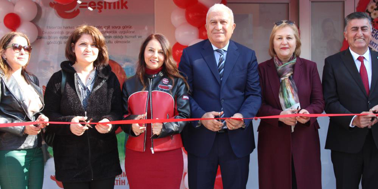 Efeler’de onbeşinci Kitap Kafe açıldı