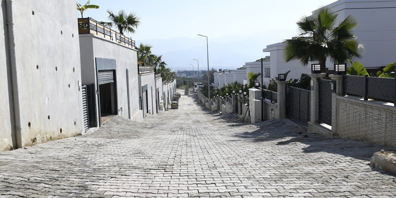 Kuşadası Soğucak Mahallesi yeni yollarına kavuşuyor