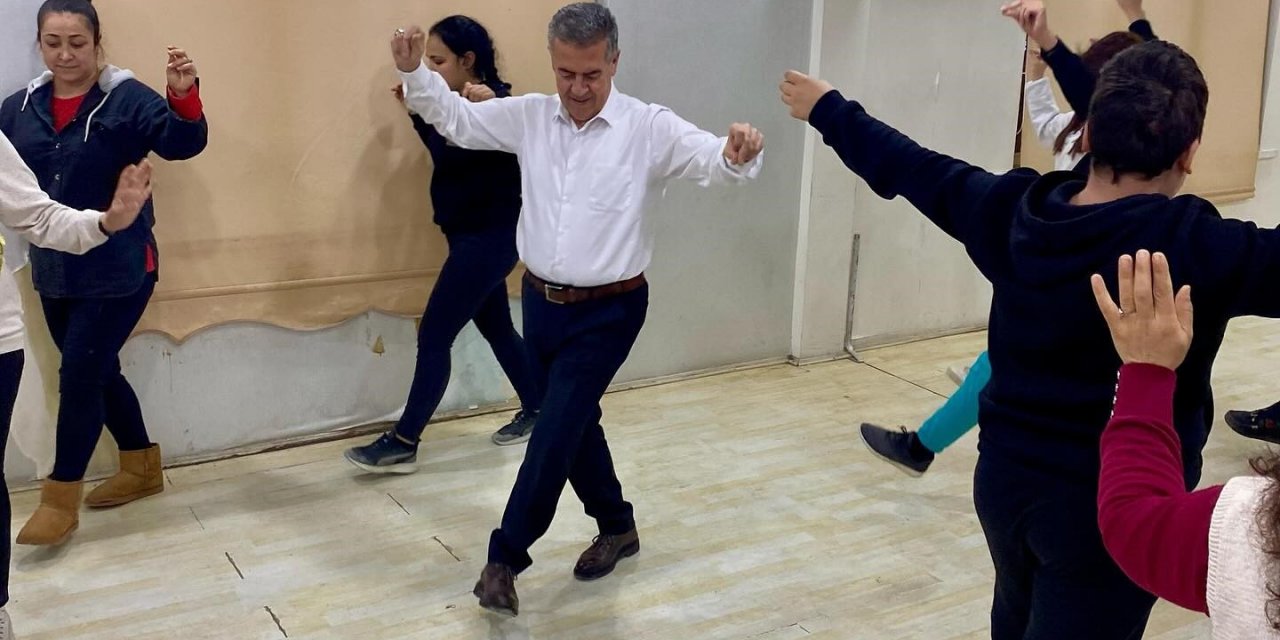 Başkan Erol, kursiyerlerle zeybek rüzgarı estirdi