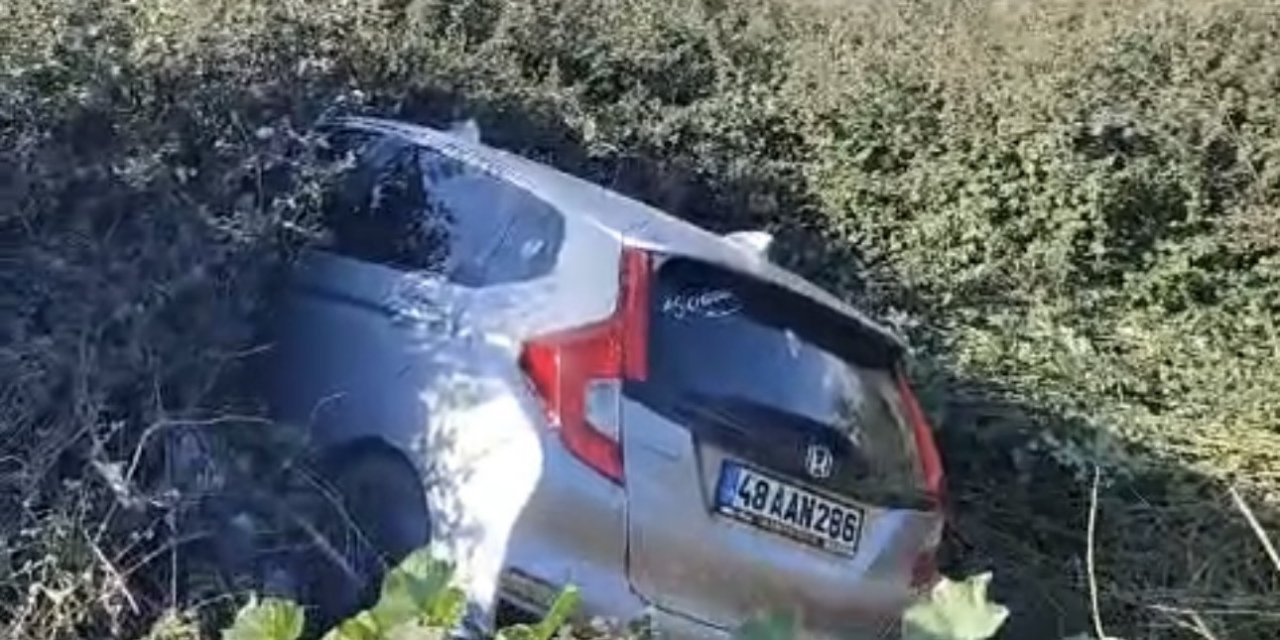 Muğla’da otomobil şarampole uçtu: 2 yaralı