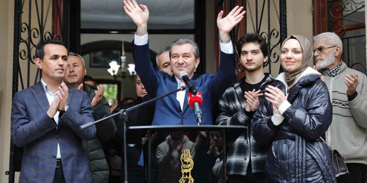 AK Partili Bergama Belediye Başkanı iddialara yanıt verdi: “İtibar suikastı başlatıldı”