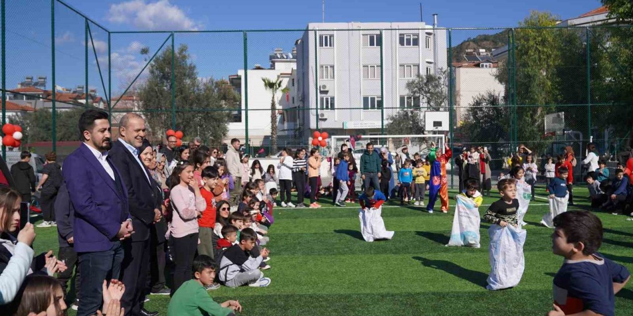 Başkan Uzundemir’den Ortacalı çocuklara karne hediyesi