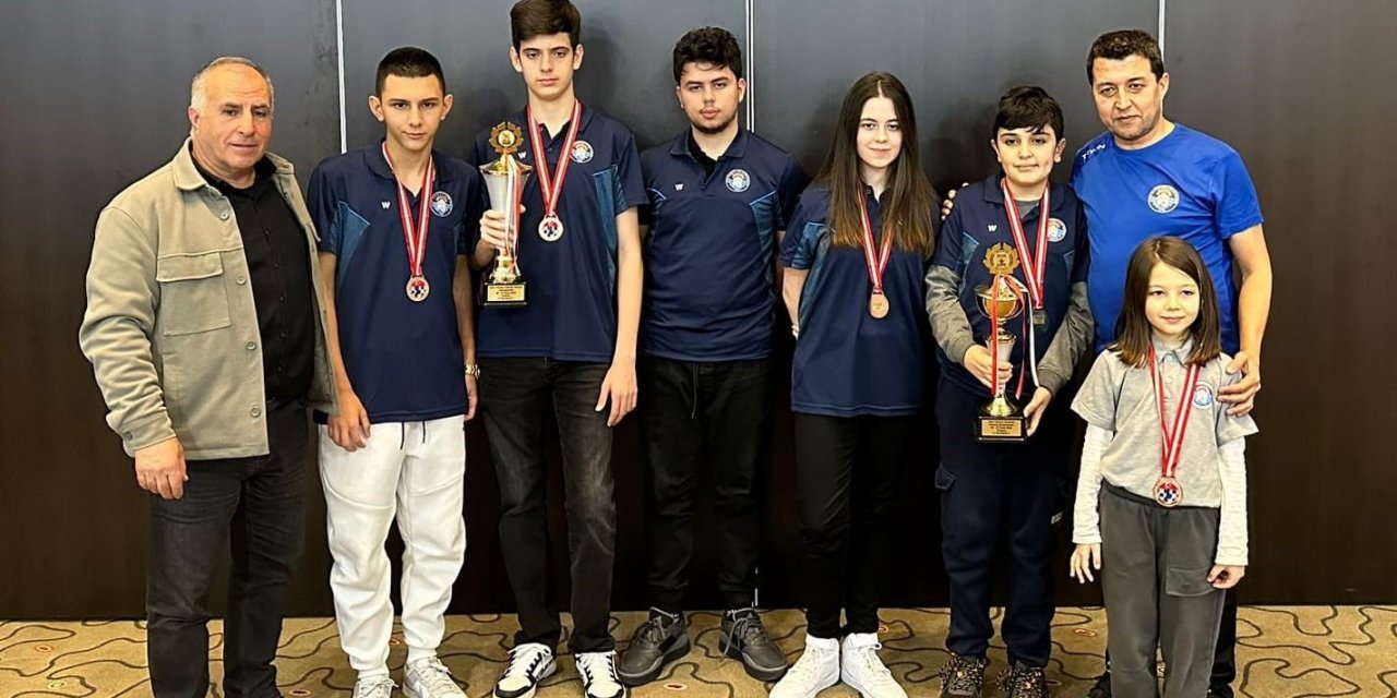 Çeşmeli 6 satranç sporcusu milli takımda