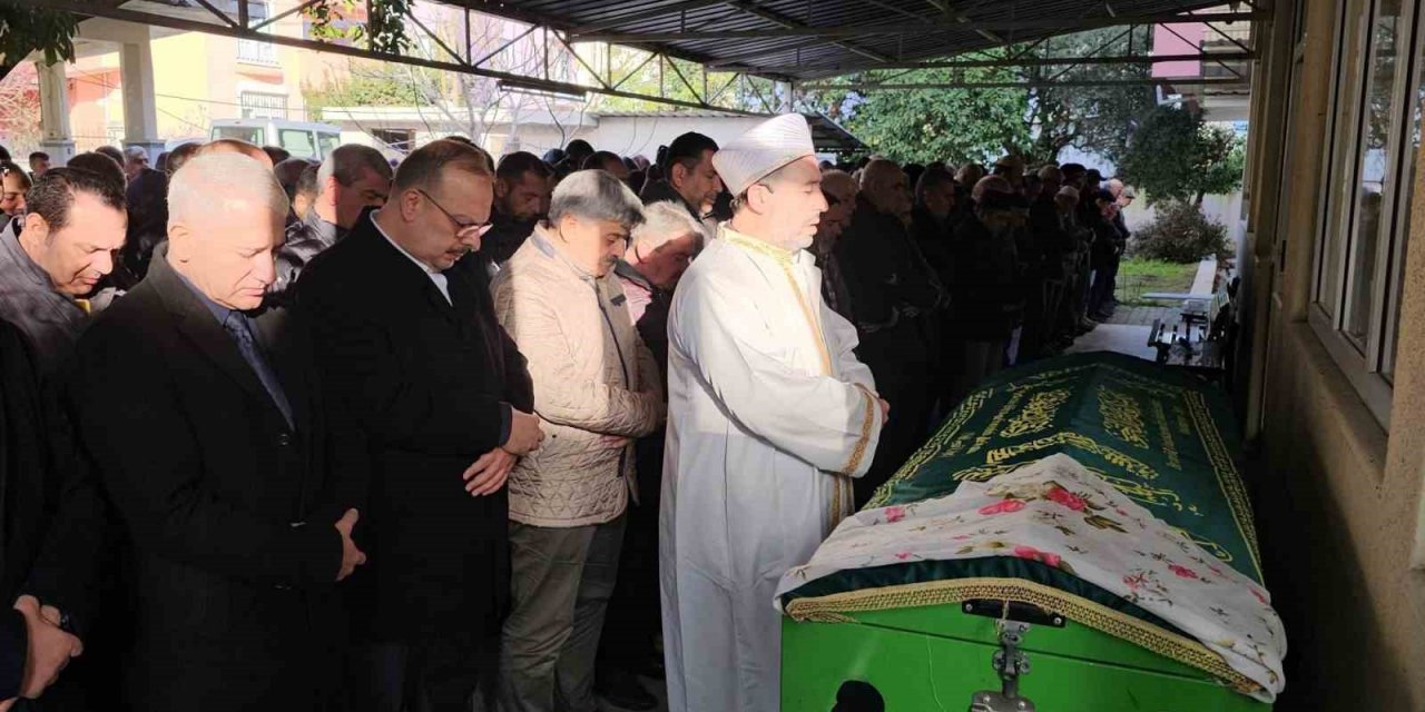 Başkan Çömden’in annesi son yolculuğuna uğurlandı