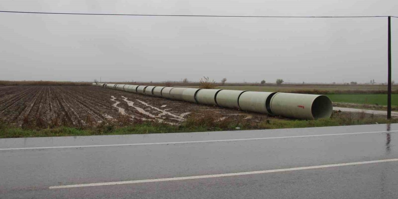 Koçarlı’daki sulama inşaatında dev borular döşeniyor