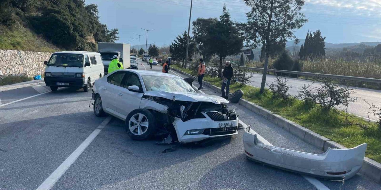 Beton direğe çarpan otomobilin sürücüsü yaralandı
