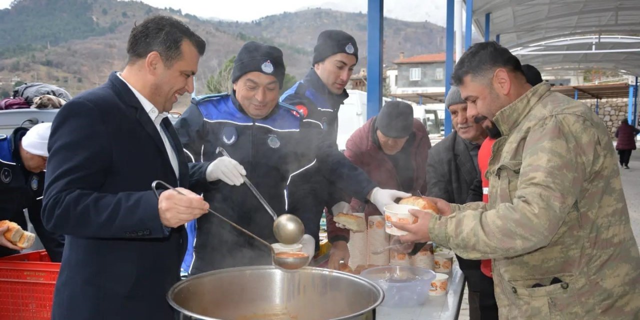 Başkan Atlı esnaf ve vatandaşların içini ısıttı
