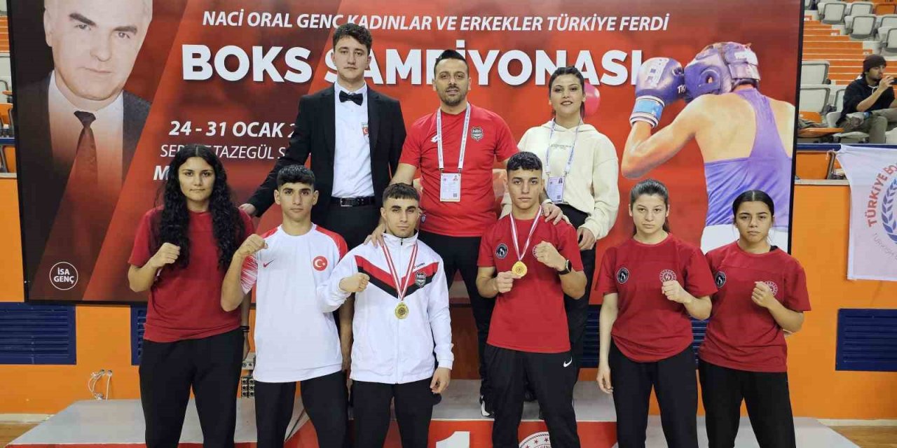 Aydınlı Genç Boksörler Türkiye Şampiyonası’nda zirveye çıktı
