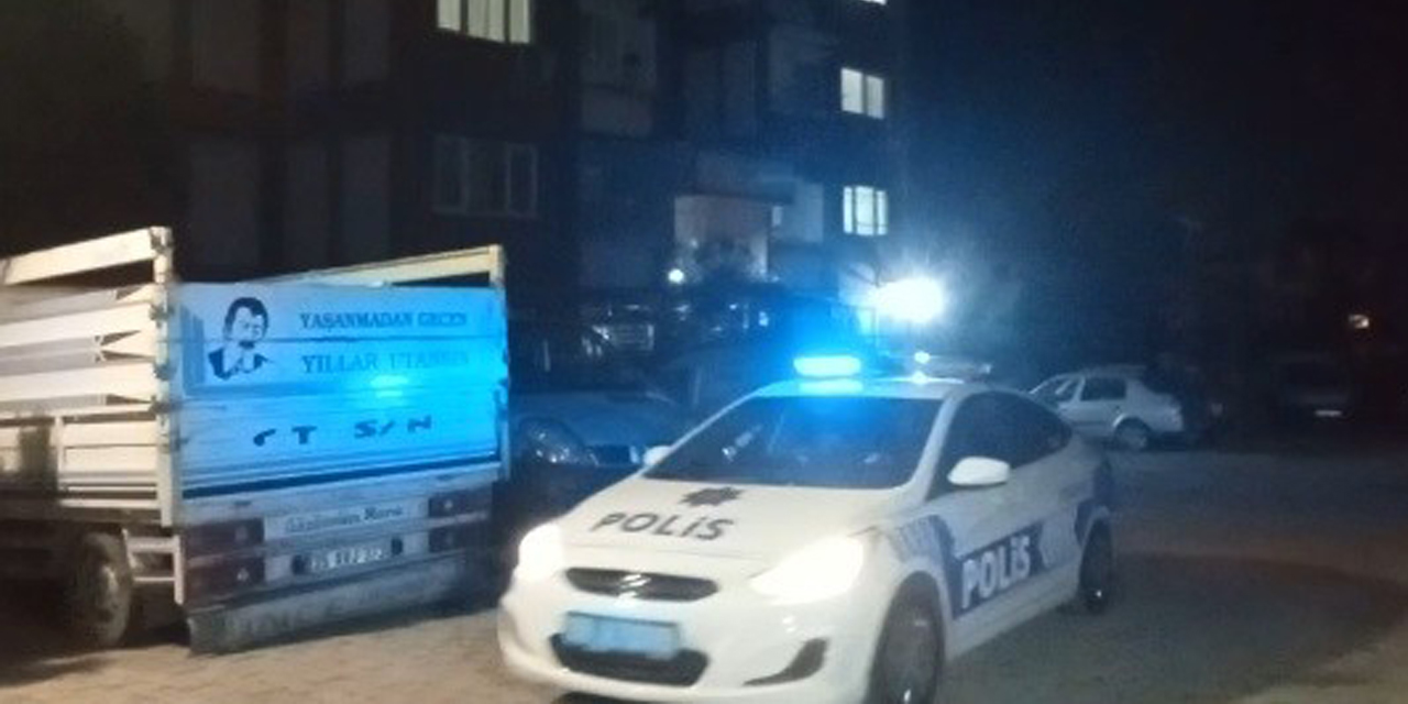 Yardım istediği polis memurunu tabancayla vurdu