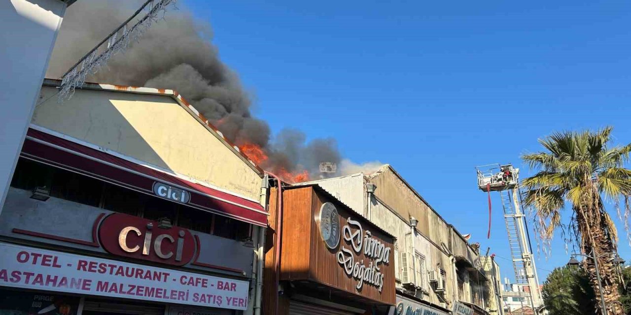 Tarihi Kemeraltı Çarşısı’nda yangın