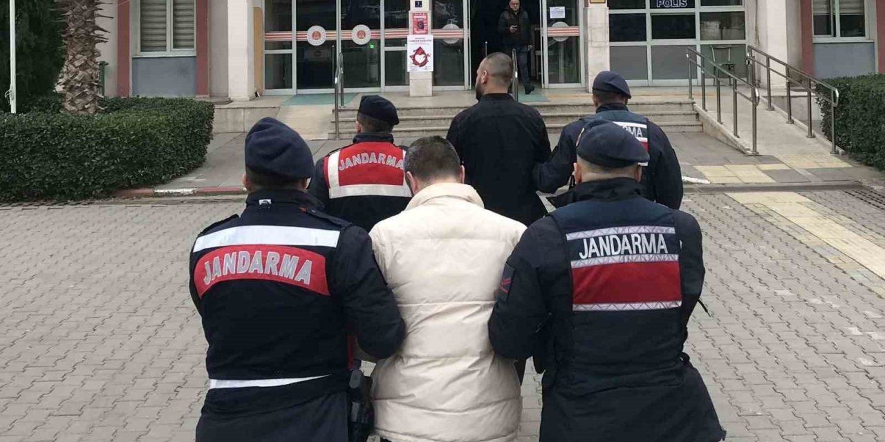 Jandarma şüphelileri arama yaparken yakaladı