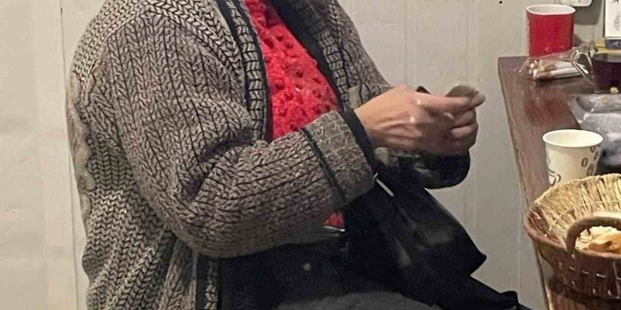 Alzheimer hastası kadın ailesine teslim edildi