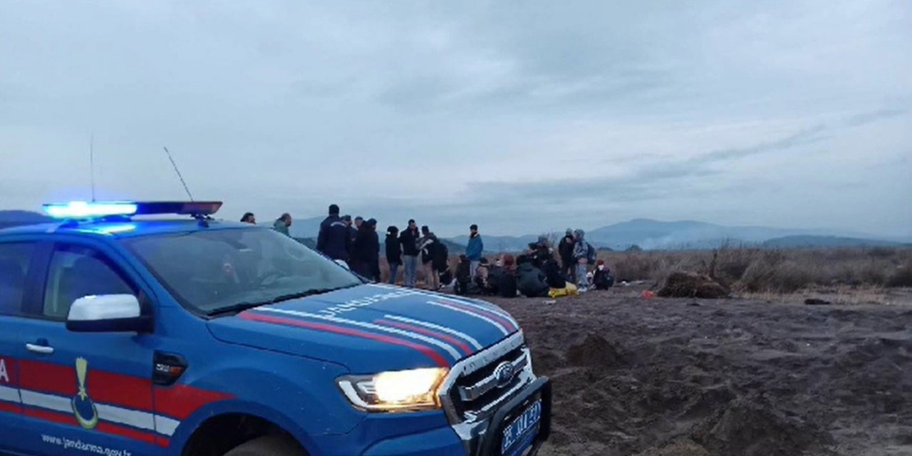 İzmir’de bin 383 düzensiz göçmen yakalandı, 25 organizatör tutuklandı