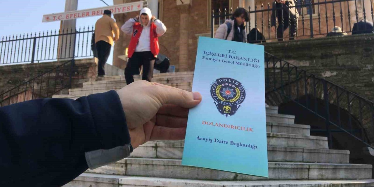 Polis, Cuma Namazı çıkışı vatandaşı bilgilendirdi