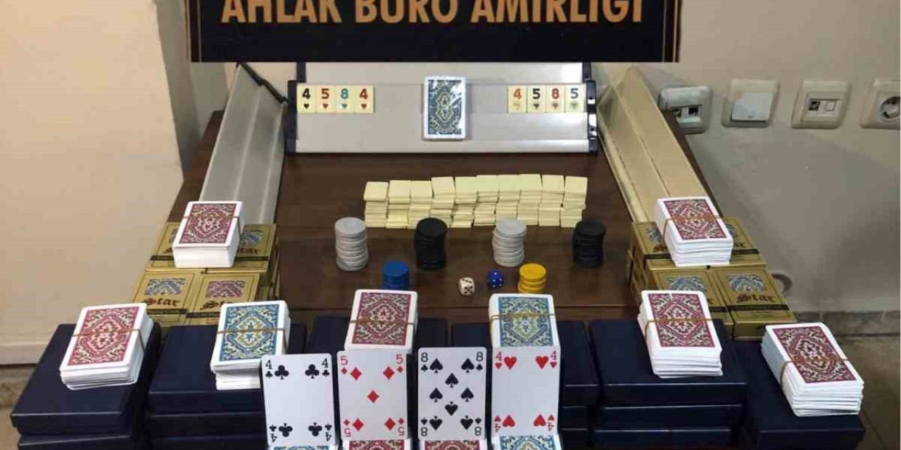 Aranması olan hırsız kumar oynarken yakalandı