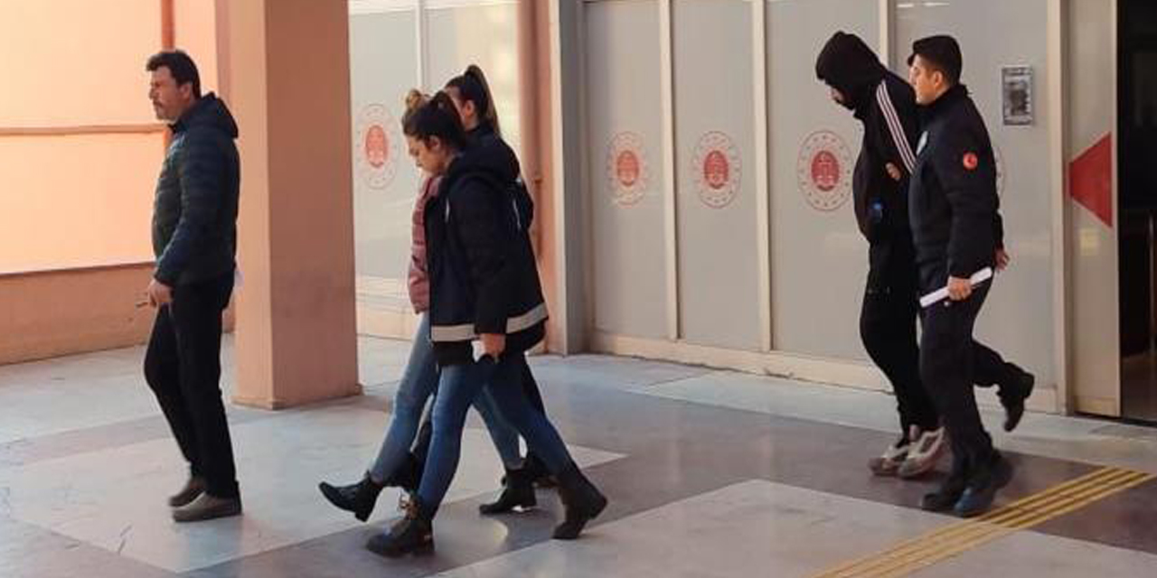 Torbacı sevgililer kıskıvrak yakalandı