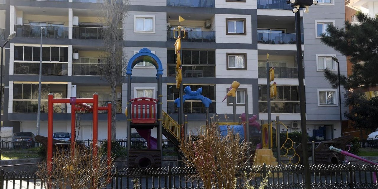 Kuşadası Belediyesi parkları güvenlik kamerası ile donatıyor