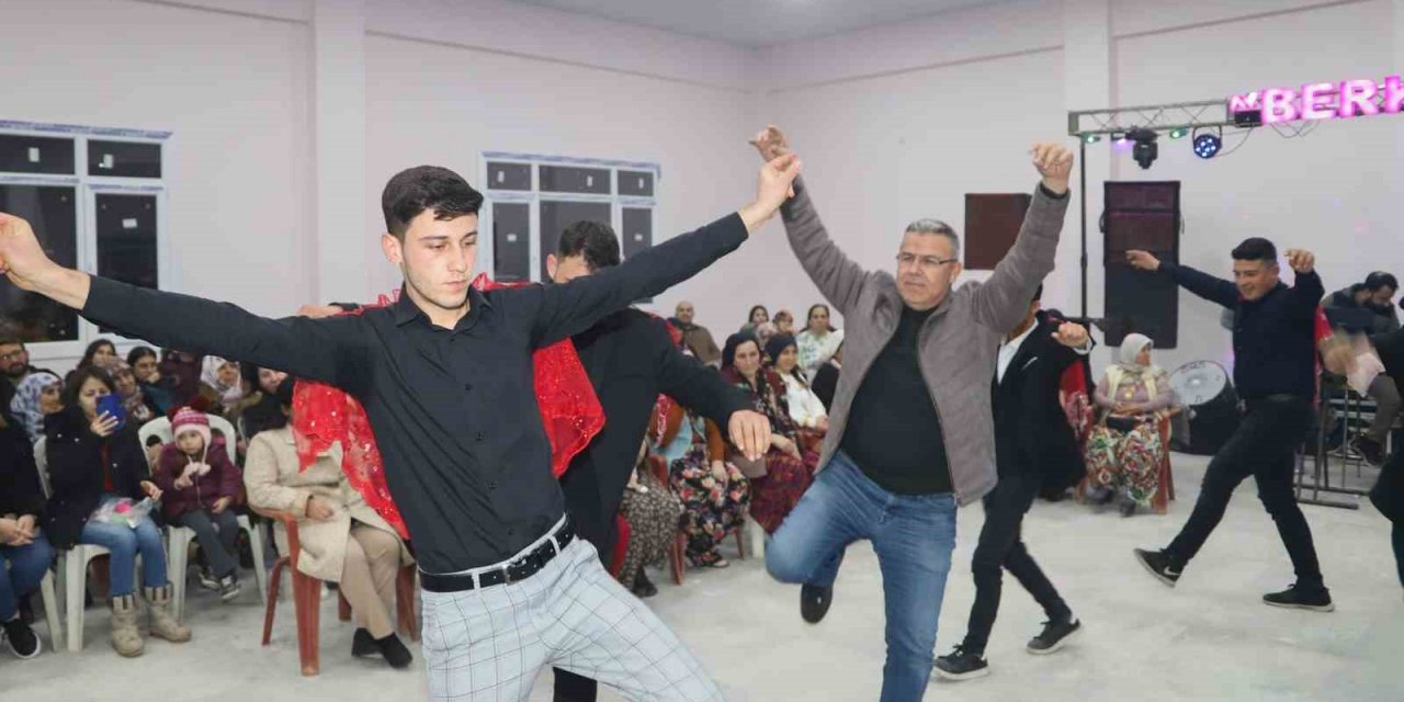 Başkan Güler, asker adaylarıyla zeybek oynadı