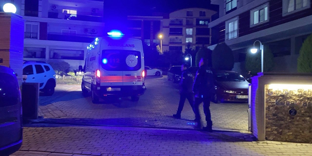 Üçüncü katta bulunan evlerinin balkonundan beton zemine düştü