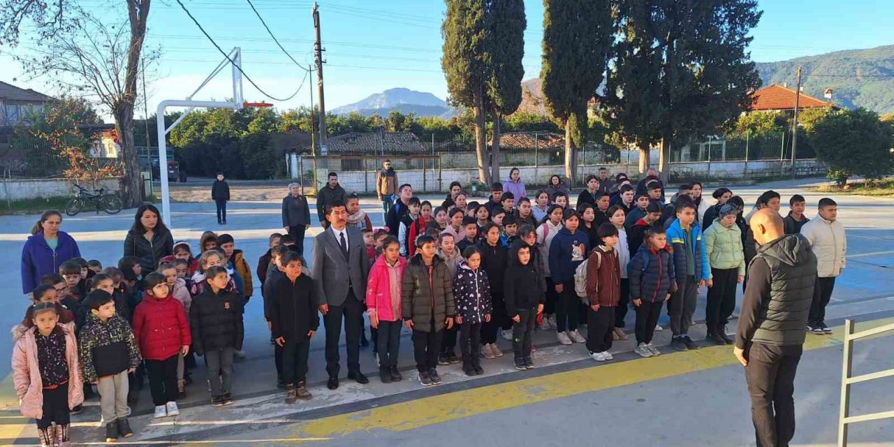 Köyceğiz’deki okullarda deprem şehitleri anıldı