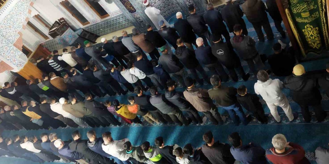 Köyceğiz’de Miraç Kandili’nde camiler doldu