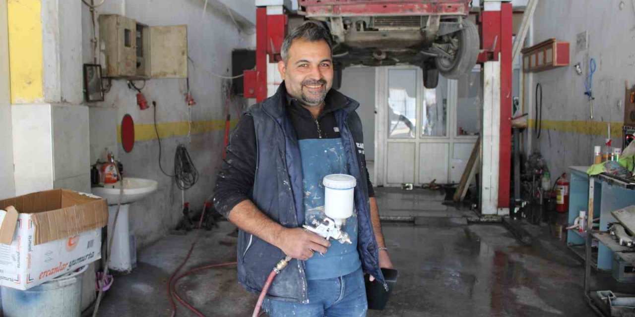 Otomobil tutkunları esnafın yüzünü güldürüyor