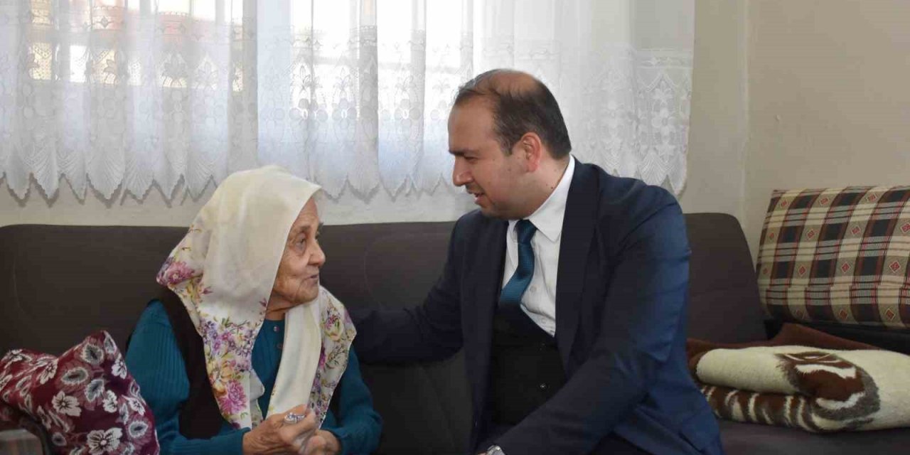 Evde sağlık hizmeti alan vatandaşlar yalnız bırakılmıyor