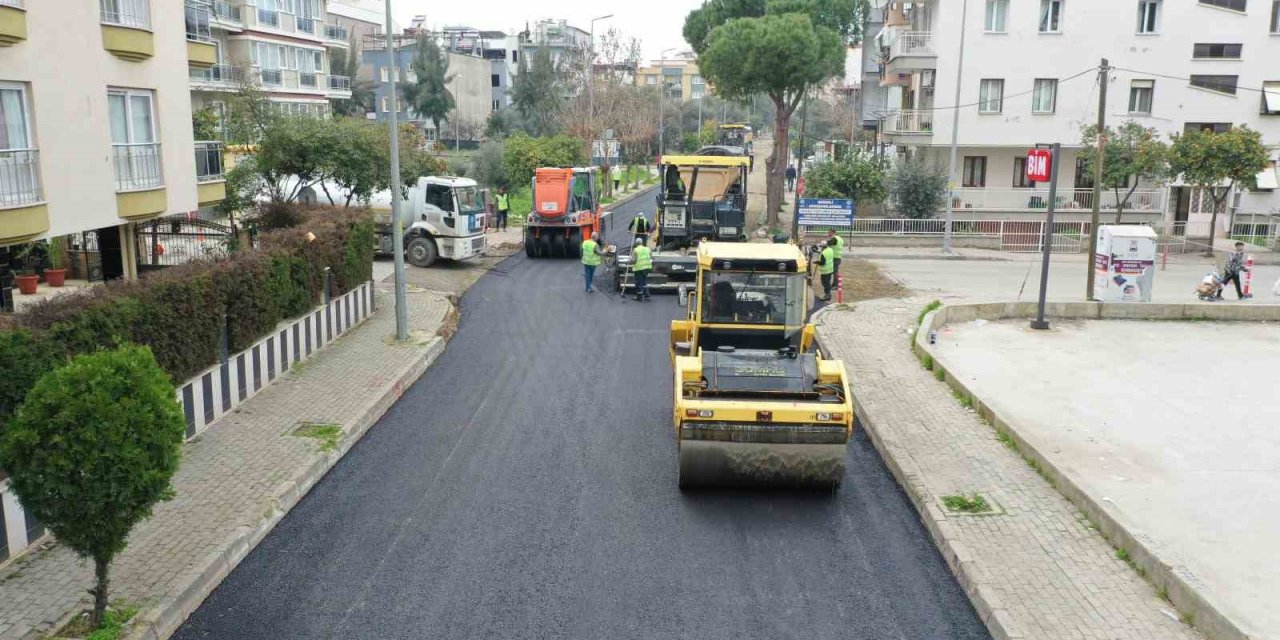 Aydın Büyükşehir Belediyesi Efeler’deki asfalt çalışmalarını sürdürüyor