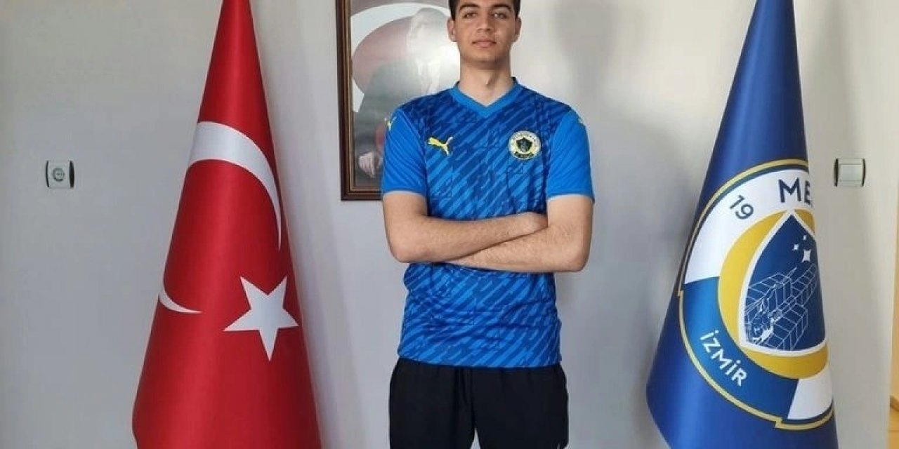 Menemen FK, genç kalecisini profesyonel yaptı