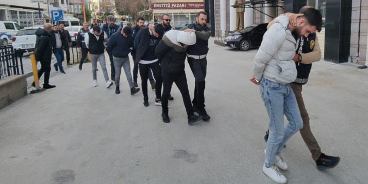 Kuşadası’nda eğlence mekanı sahibini silahla yaralamaya 4 tutuklama