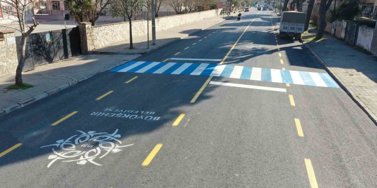 Aydın Büyükşehir Belediyesi’nin kent genelindeki asfalt çalışmaları sürdürüyor