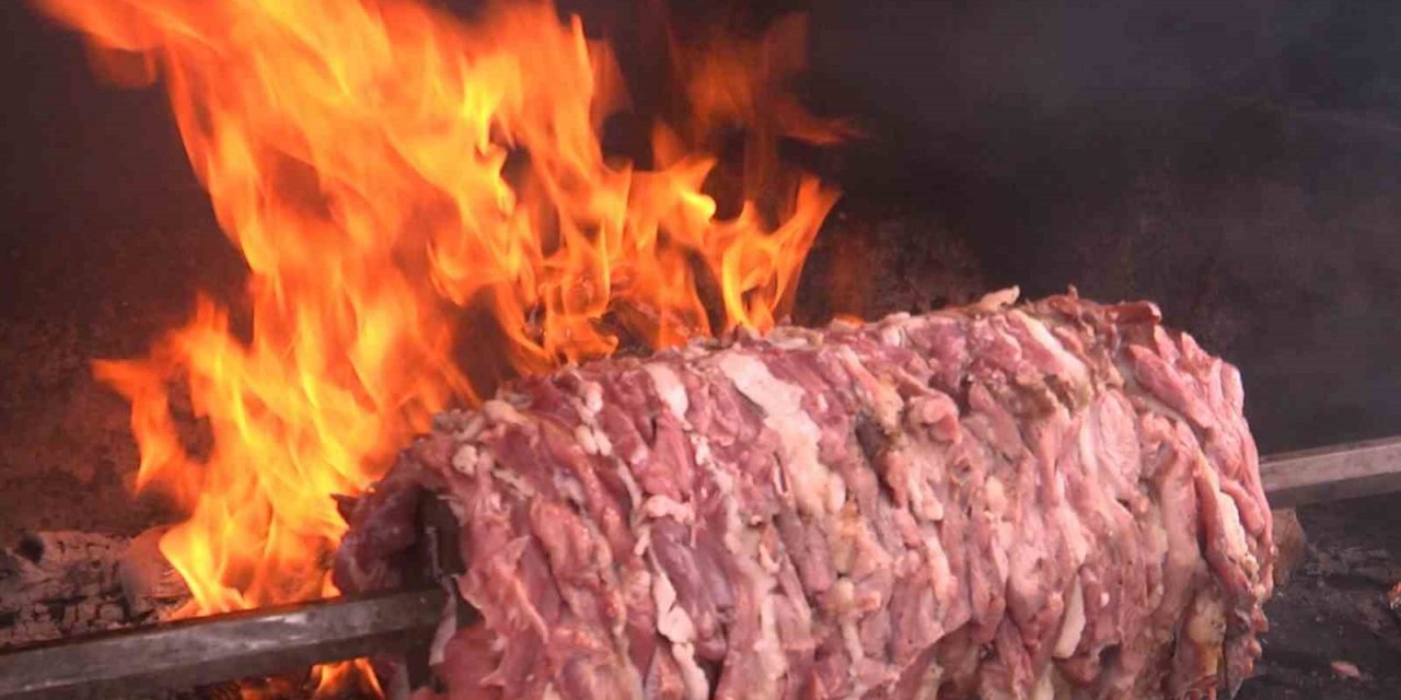 Cağ kebabını en hızlı tüketen ödülün sahibi oldu