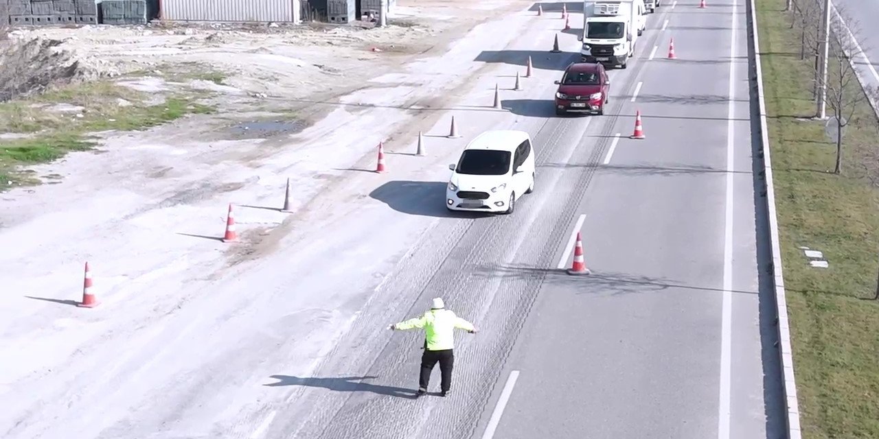 Denizli’de uyanık sürücüler dron kamerasından kaçamadı