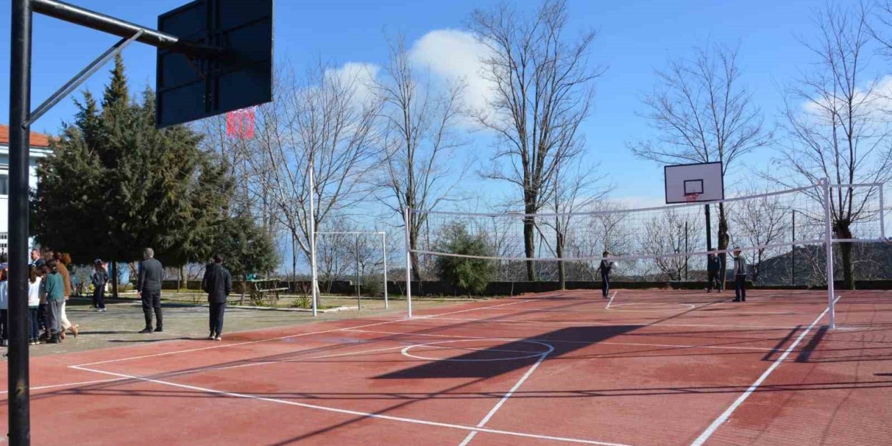 Babadağ Belediyesi, Mollaahmetler Mahallesine spor sahası kazandırdı