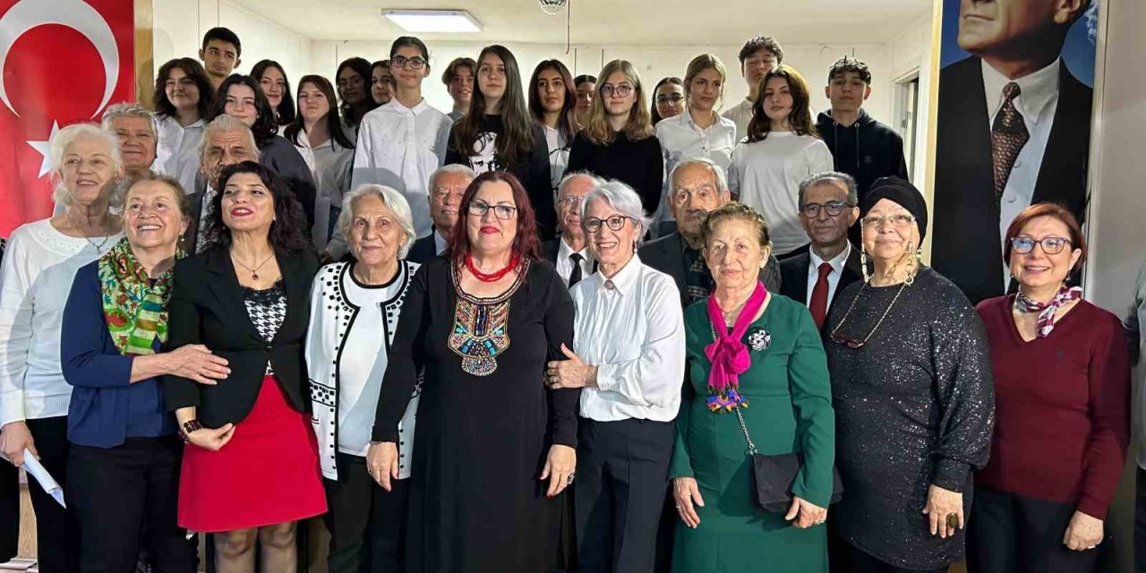 60 yaş üstü öğrenciler karnelerini aldı